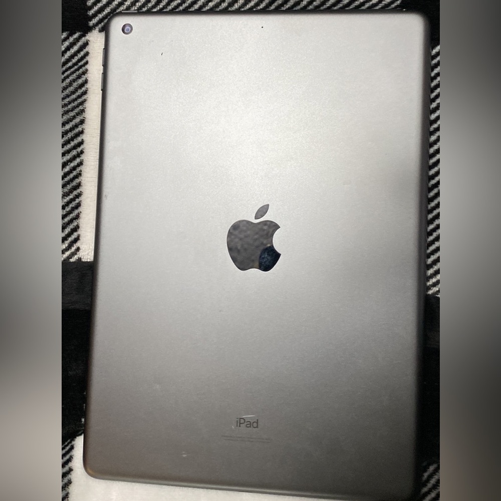 Apple IPad 9th Generation - Picture 2 of 5